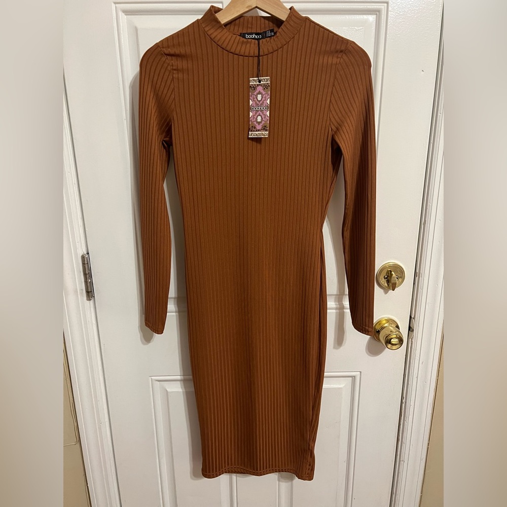 LONG SLEEVE TURTLENECK MIDI DRESS